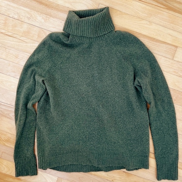 J. Crew Green Turtleneck Sweater - Size XS - Picture 2 of 3